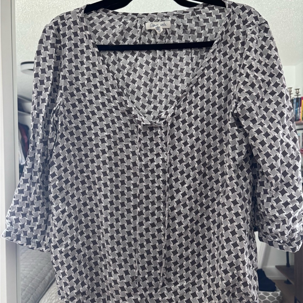 Aeropostale Black and White Geometric V-Neck Blouse